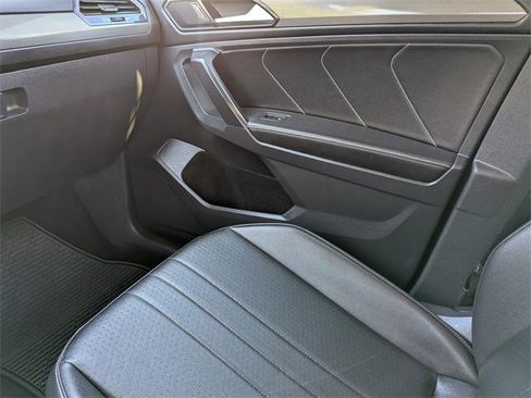 Certified 2022 Volkswagen Tiguan SE image 19