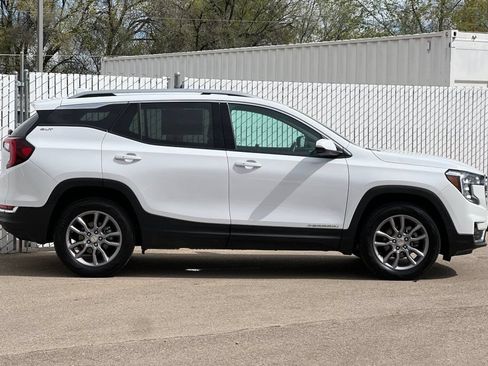 Used 2024 GMC Terrain SLT AWD/4WD image 3