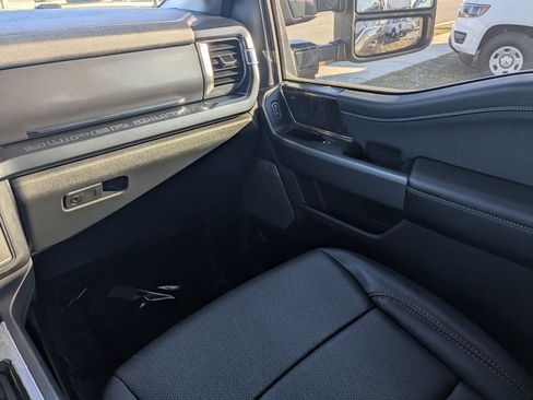 Used 2025 Ford F250 Lariat w/ Chrome Package image 16