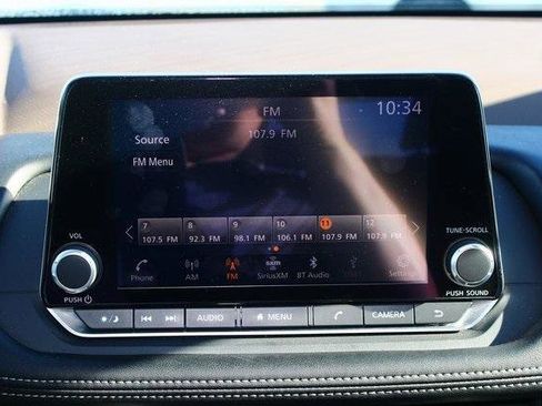 Used 2023 Nissan Rogue SV image 15