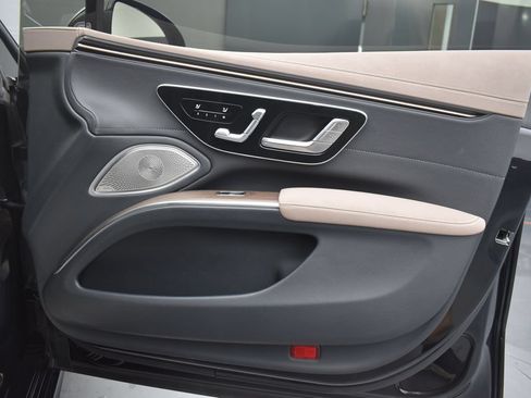Used 2022 Mercedes-Benz EQS 580 4MATIC Sedan image 31