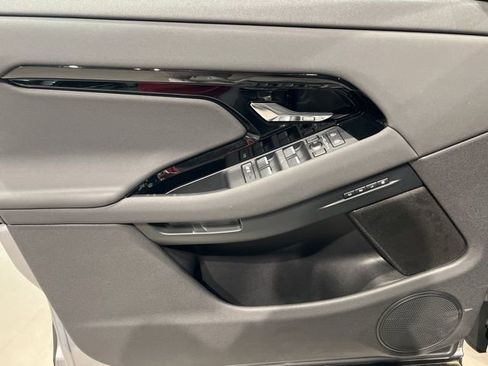 Used 2025 Land Rover Range Rover Evoque S image 14