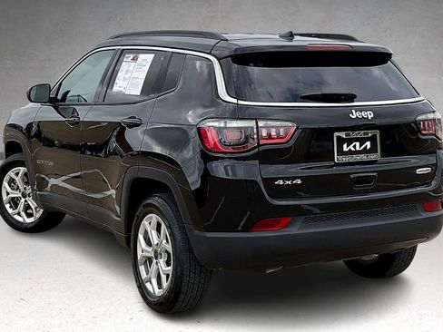 Used 2025 Jeep Compass Latitude image 4