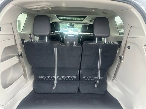 Used 2024 Chrysler Pacifica Limited FWD image 8