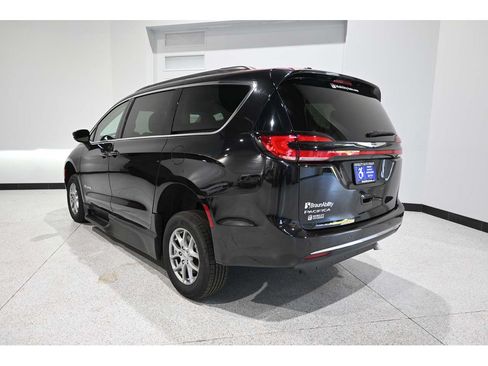 Used 2021 Chrysler Pacifica Touring w/ Cold Weather Group FWD image 8