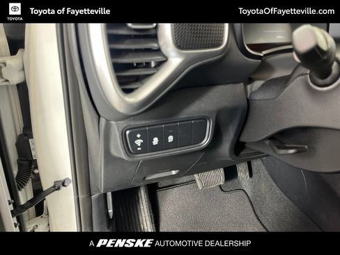 Used 2025 Kia Soul LX FWD image 24