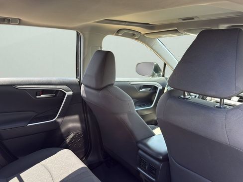 Used 2019 Toyota RAV4 XLE w/ Convenience Package FWD image 28