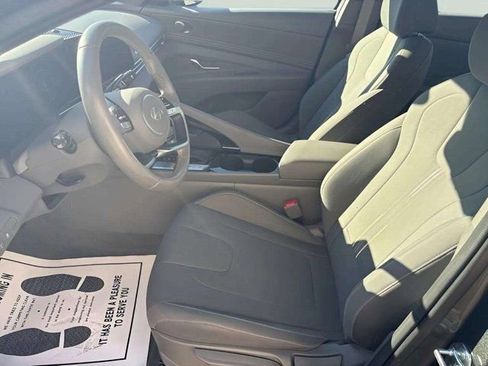 Used 2025 Hyundai Elantra SEL image 8