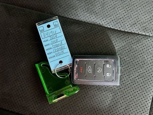 Used 2024 Jeep Grand Cherokee L Laredo image 36