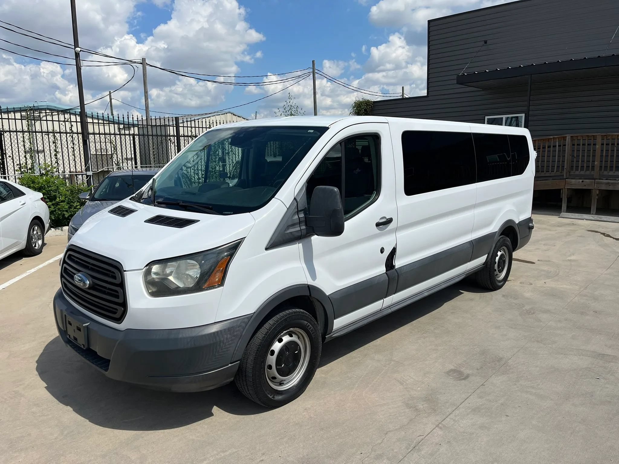 Used 2018 Ford Transit 350 XL RWD image 2