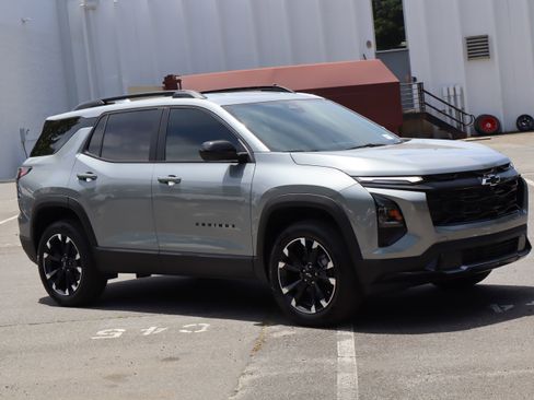 New 2026 Chevrolet Equinox RS w/ Convenience Package III FWD image 2