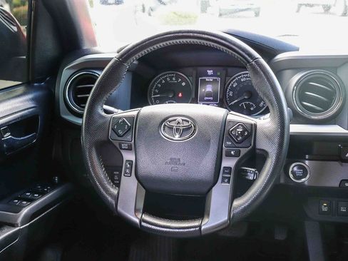 Used 2020 Toyota Tacoma TRD Sport w/ Technology Package RWD image 15