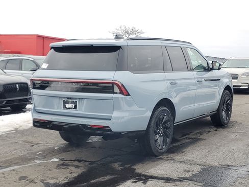 New 2026 Lincoln Navigator Reserve w/ Jet Appearance Package image 4