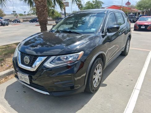 Used 2018 Nissan Rogue S image 1