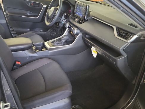 Used 2021 Toyota RAV4 LE image 9