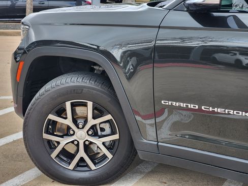 Used 2024 Jeep Grand Cherokee L Limited image 6