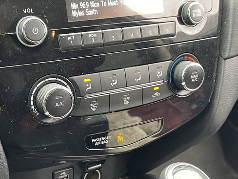 Used 2017 Nissan Rogue S image 19