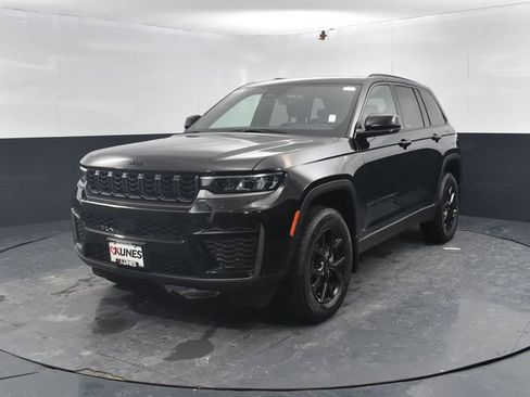 New 2026 Jeep Grand Cherokee Altitude AWD/4WD image 3