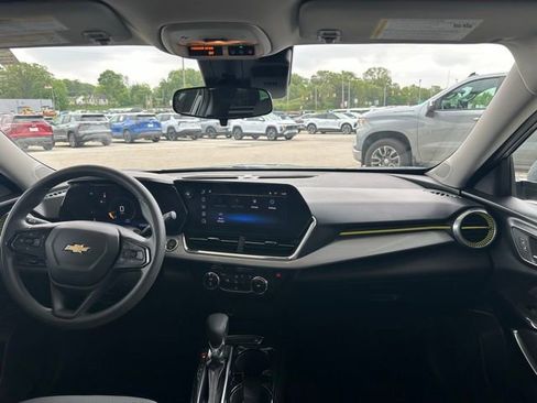 Used 2024 Chevrolet Trax LT FWD image 17