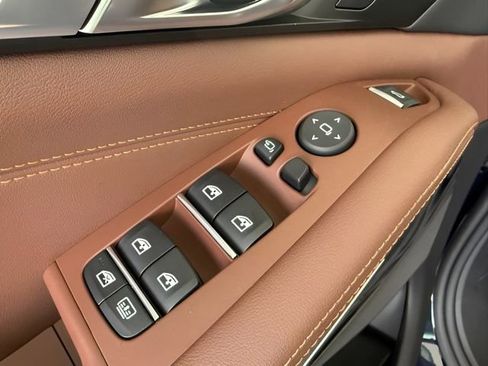 Used 2026 BMW X7 xDrive40i w/ M Sport Package image 17