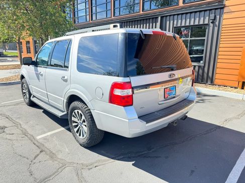 Used 2016 Ford Expedition XLT w/ Equipment Group 202A AWD/4WD image 3