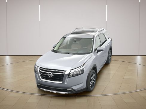 Certified 2025 Nissan Pathfinder Platinum w/ Cargo Package FWD image 33