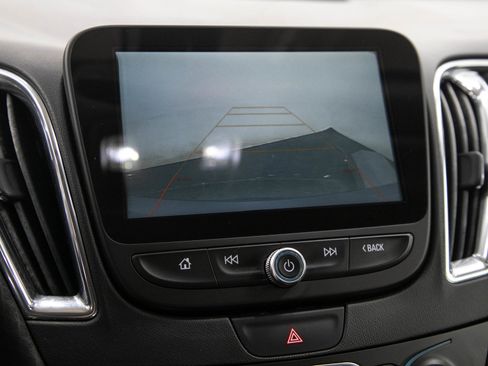 Used 2018 Chevrolet Malibu LT FWD image 26