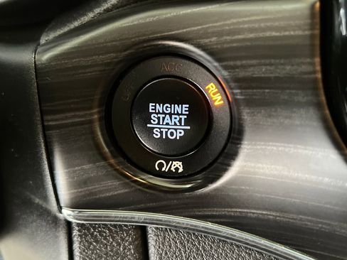 Used 2020 Jeep Grand Cherokee Limited AWD/4WD image 25