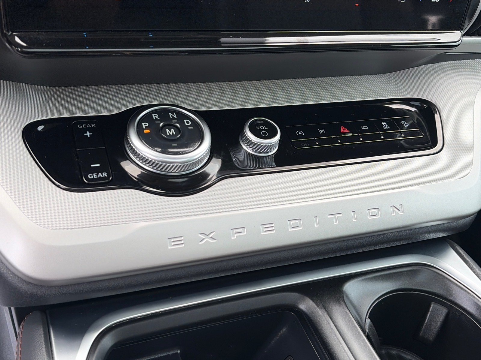 Certified 2025 Ford Expedition Active AWD/4WD image 11
