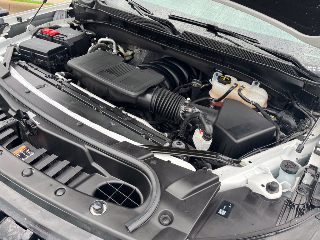 Used 2025 Chevrolet Suburban Z71 AWD/4WD image 11