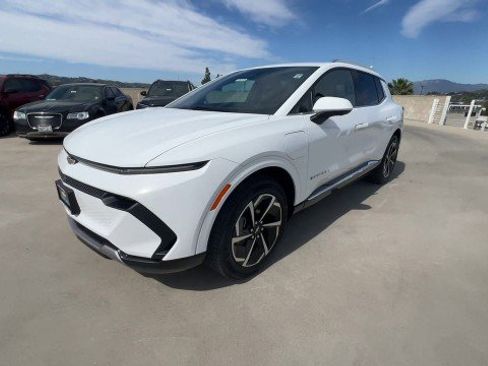 Used 2025 Chevrolet Equinox EV LT w/ Convenience Package image 4