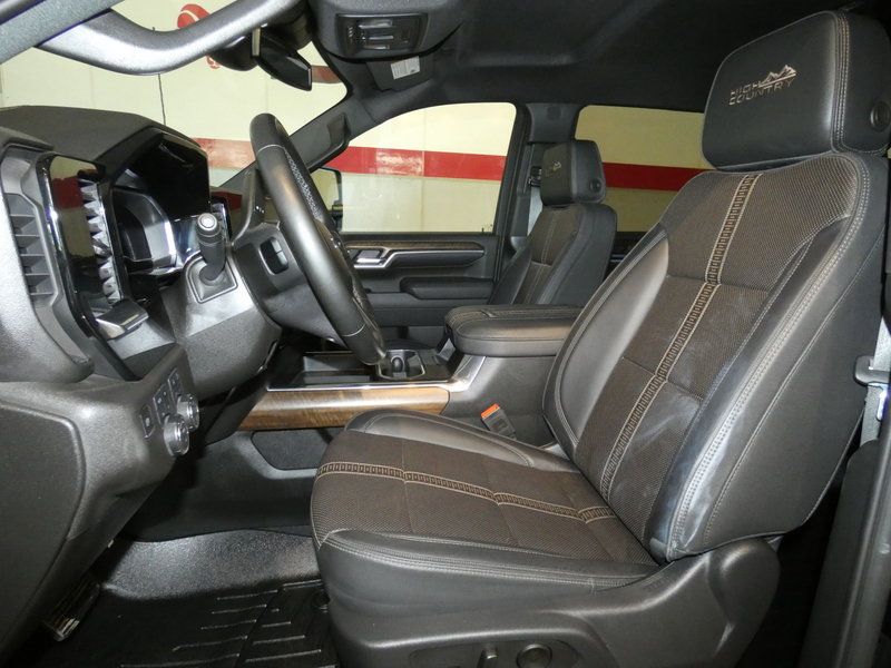 Used 2025 Chevrolet Silverado 2500 High Country w/ Midnight Edition AWD/4WD image 9