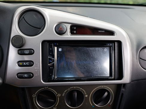 Used 2005 Toyota Matrix XR image 32