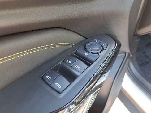 Used 2025 Chevrolet Trax ACTIV w/ Sunroof Package image 14