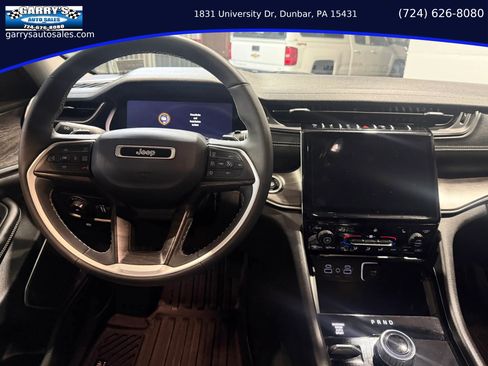 Used 2023 Jeep Grand Cherokee Limited w/ Black Appearance Package AWD/4WD image 15