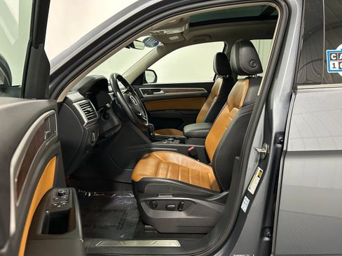 Used 2018 Volkswagen Atlas SEL Premium image 3