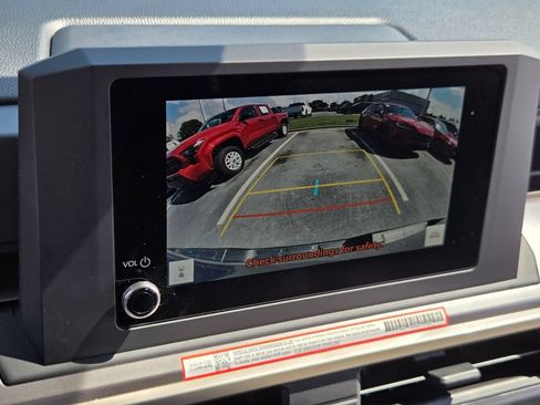 Certified 2025 Toyota Tacoma SR5 AWD/4WD image 19