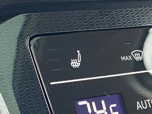 Used 2025 Volkswagen Taos SE image 16