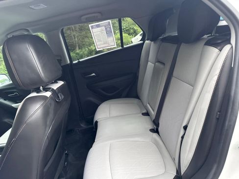 Used 2022 Chevrolet Trax LT w/ LT Convenience Package image 31