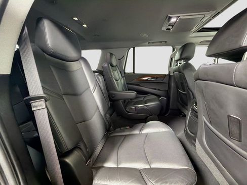 Used 2017 Cadillac Escalade Luxury AWD/4WD image 31