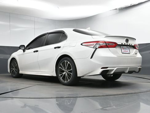 Certified 2020 Toyota Camry SE image 27