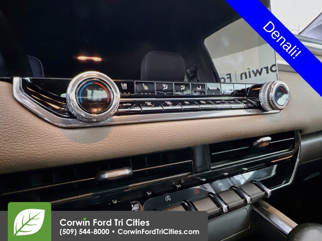 Used 2024 GMC Canyon Denali AWD/4WD image 9