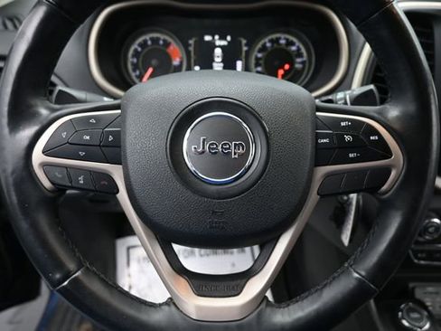 Used 2018 Jeep Cherokee Latitude w/ Cold Weather Group AWD/4WD image 14