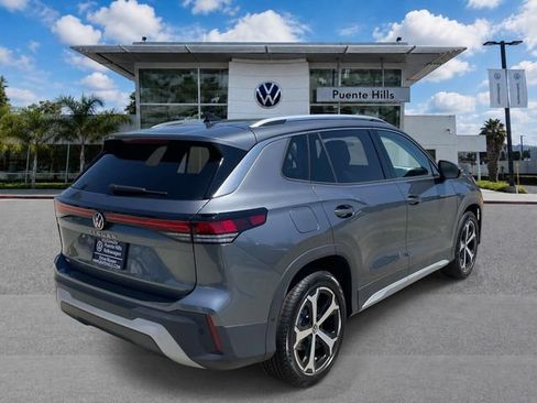 New 2026 Volkswagen Tiguan SE FWD image 4