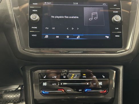 Used 2024 Volkswagen Tiguan SE image 28