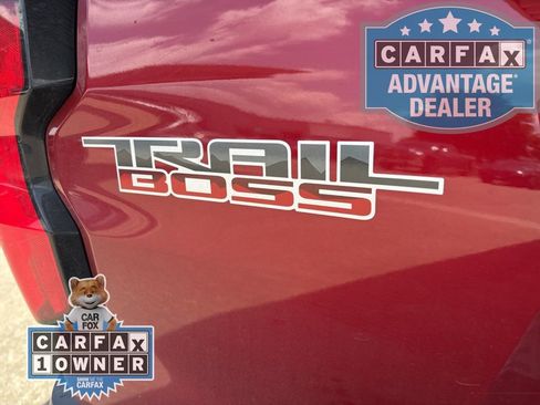 Used 2024 Chevrolet Colorado Trail Boss w/ Technology Package AWD/4WD image 10
