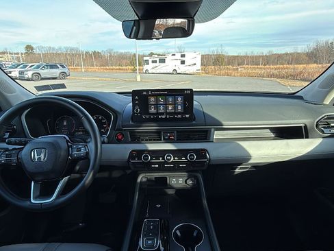 Used 2025 Honda Pilot EX-L image 28