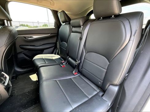 Used 2023 INFINITI QX50 Luxe FWD image 32