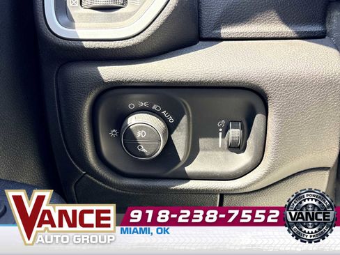 Used 2023 RAM 1500 Big Horn AWD/4WD image 31