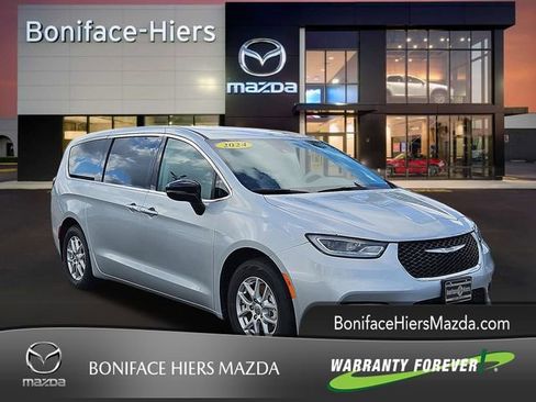 Used 2024 Chrysler Pacifica Touring-L image 1